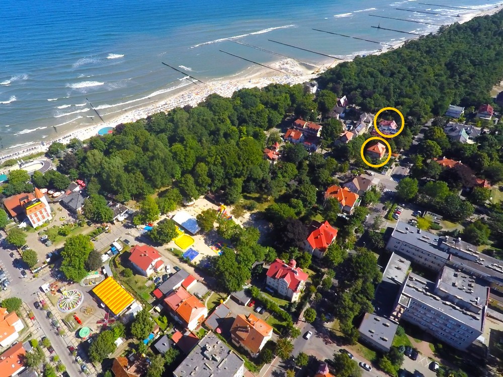 Ustka z lotu ptaka, lokalizacja Wille Komandor